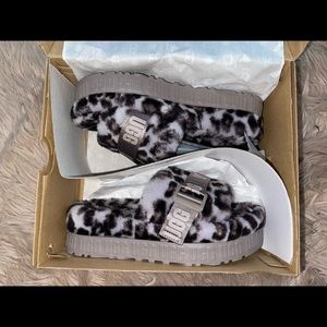 UGG Fluffita slides
